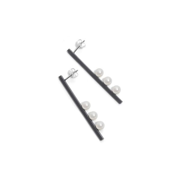 Vertical Suspended Three Pearl Earrings